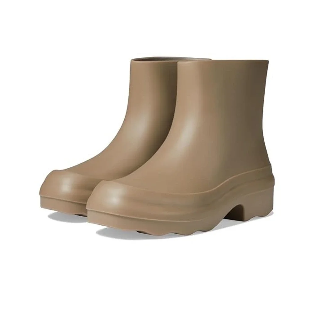 Vince Nia Rain Boots Womens 7 Taupe Brown Waterproof Chunky Lug Sole Ankle Boots